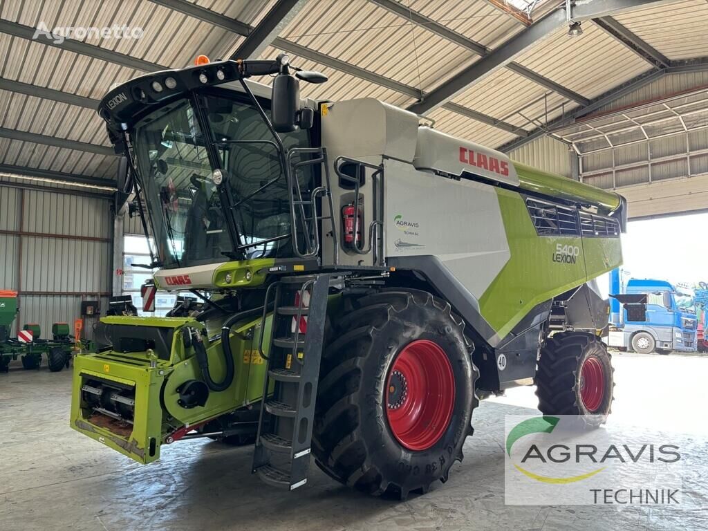 ماكينة حصادة دراسة Claas LEXION 5400