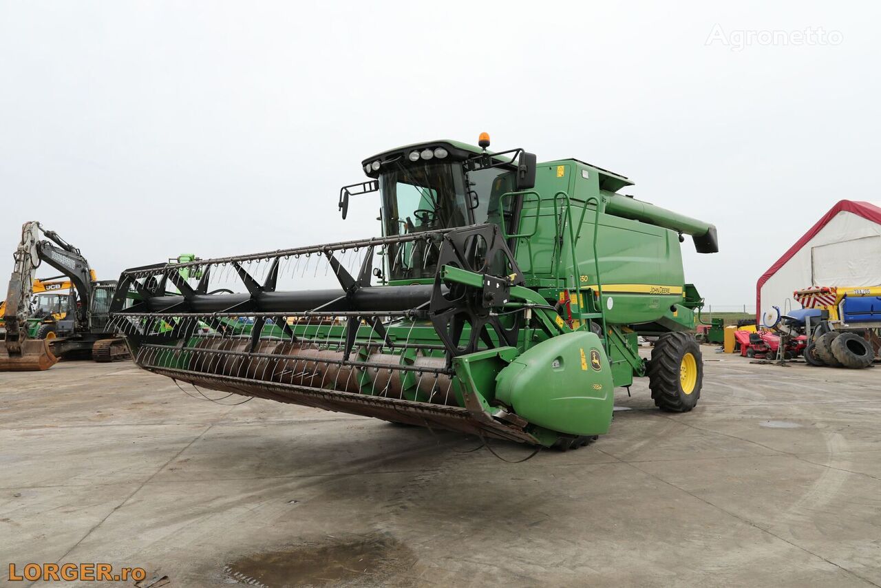 ماكينة حصادة دراسة John Deere T550
