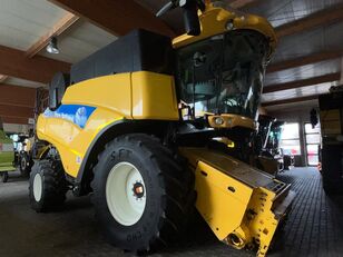 ماكينة حصادة دراسة New Holland CR9070