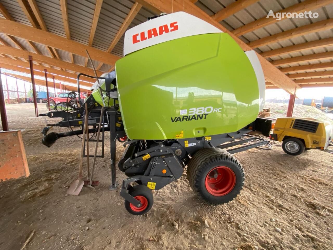 آلة جمع وكبس ولف الأعلاف والتبن Claas Variant 380 RC