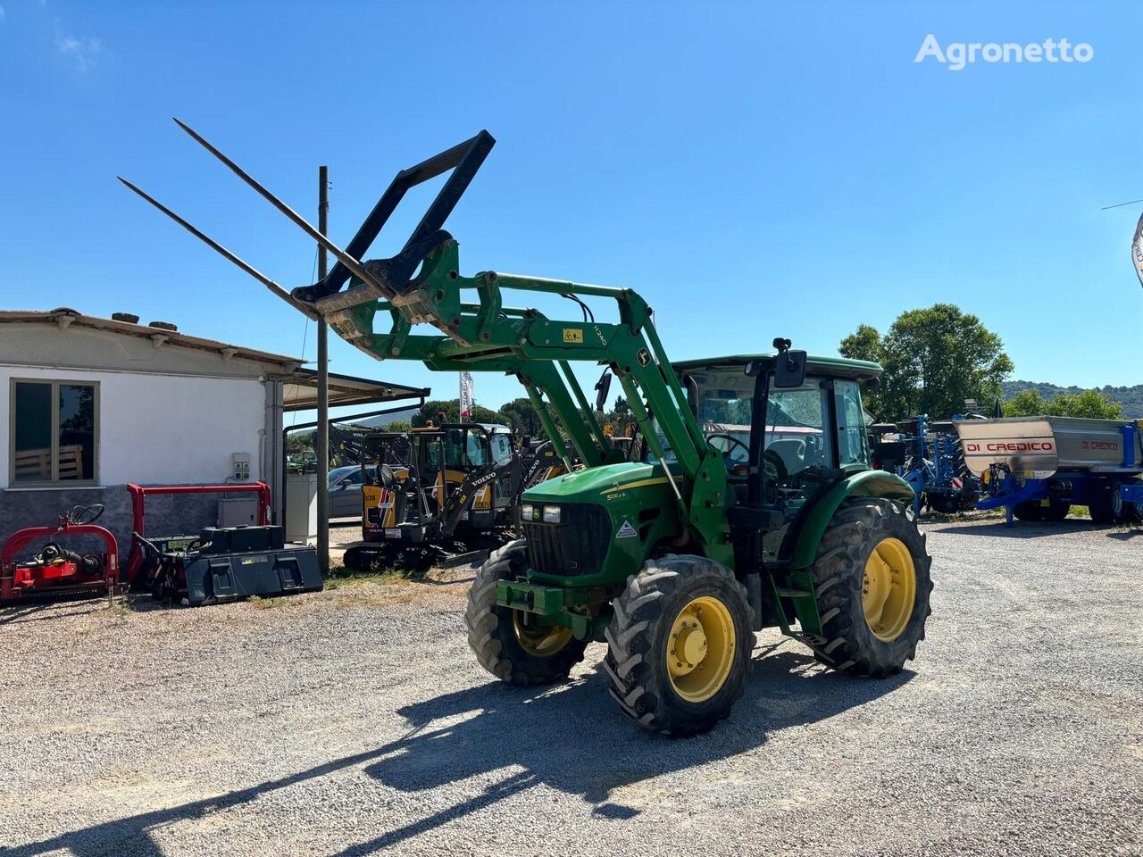 جرار بعجلات John Deere 5083E